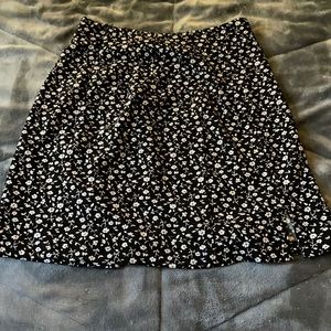 Black floral brandy Melville skirt only worn once
